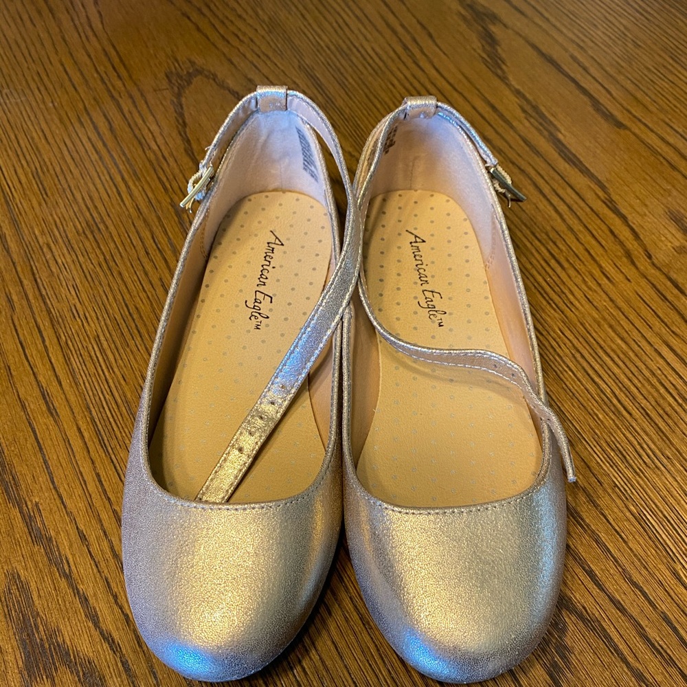 American Eagle gold girls shoes